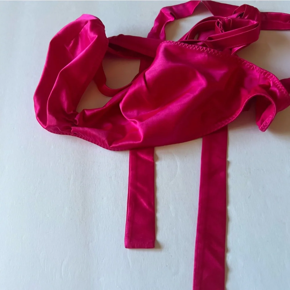 SKIMS HIGH SHINE SATIN TIE BACK BRALETTE RASPBERRY SIZE MEDIUM NWOT
